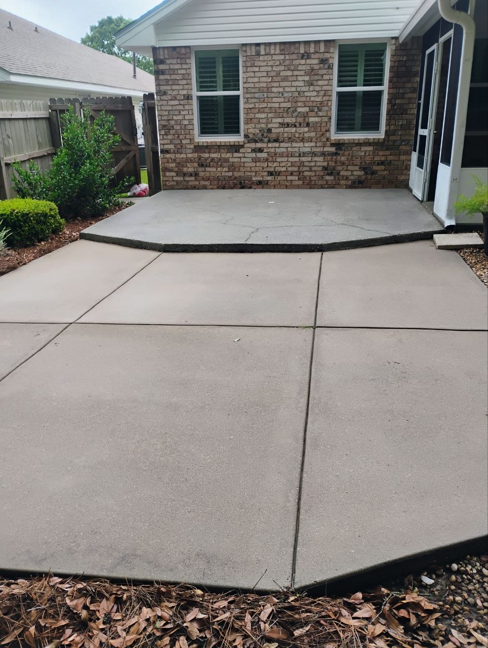 1. Premium Concrete Pressure Washing for Enhanced Curb Appeal in Pensacola, FL