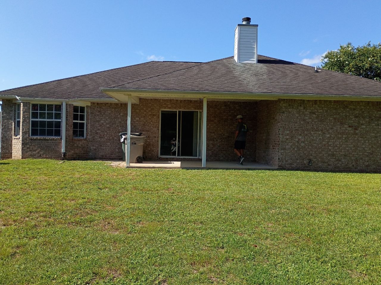 Expert Residential House Washing and Concrete Cleaning in Pensacola