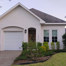 House-Soft-Wash-Driveway-Cleaning-Transformation-in-Pensacola-FL 3