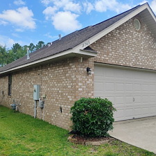Outstanding-House-Washing-Driveway-Cleaning-from-Roofline-to-Driveway-in-Pensacola-FL 5