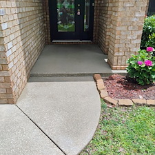 Outstanding-House-Washing-Driveway-Cleaning-from-Roofline-to-Driveway-in-Pensacola-FL 6