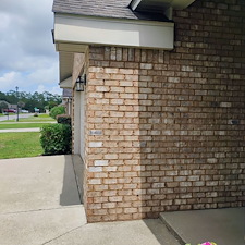 Outstanding-House-Washing-Driveway-Cleaning-from-Roofline-to-Driveway-in-Pensacola-FL 10