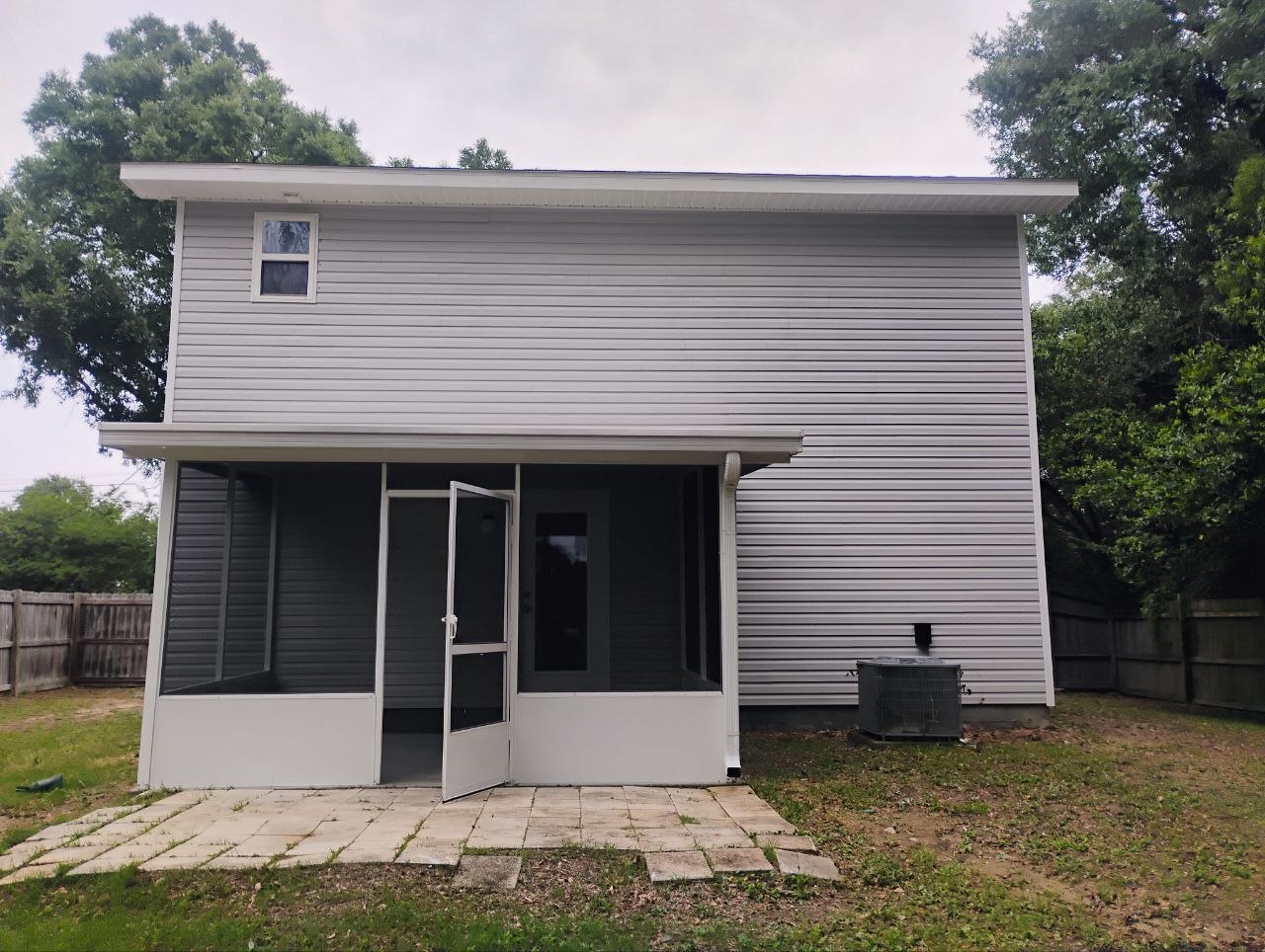 Restoring Curb Appeal with Professional Soft Wash House Washing in Pensacola