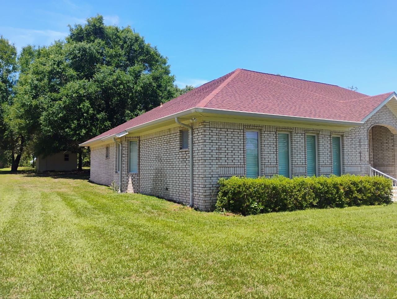 Soft Wash House Cleaning & Window Washing for a Fresh New Look in Lillian, AL