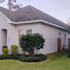 Top-Quality-Soft-Washing-Services-Expertly-Performed-in-Pensacola-FL-Protecting-and-Restoring-Your-Homes-Exterior 5